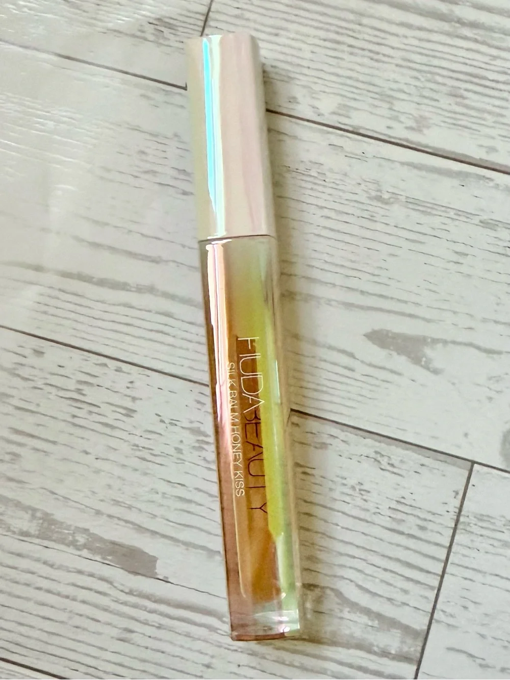 Huda Silk Balm Honey Kiss Lip Balm Queen Bee Plumping Lip Balm New in Box